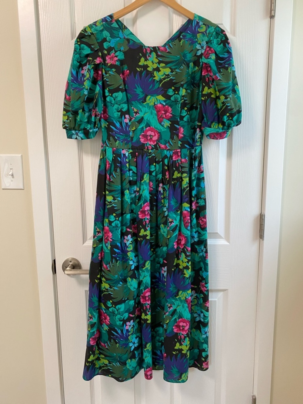 Vintage Lady Carol Floral Puff-Sleeve Midi Dress